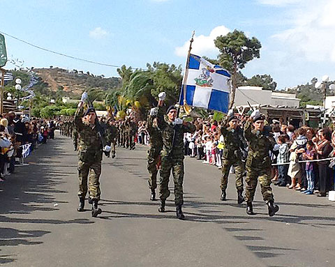 Εορτασμός 28ης Οκτωβρίου στη Λέρο: Μετά την παρέλαση πραγματοποίησαν πορεία οι διαδηλωτές!