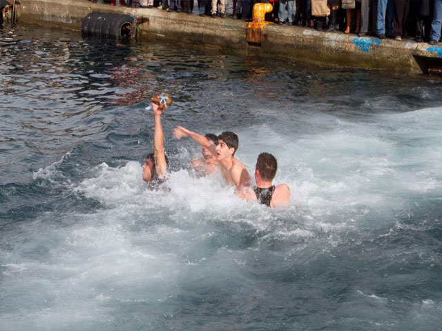 Με λαμπρότητα ο καθαγιασμός των υδάτων στη Λέρο