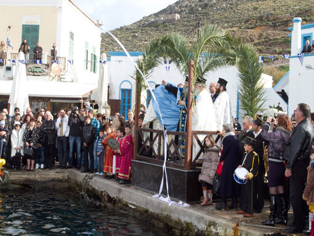 Με λαμπρότητα ο καθαγιασμός των υδάτων στη Λέρο