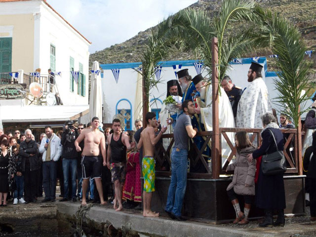 Με λαμπρότητα ο καθαγιασμός των υδάτων στη Λέρο