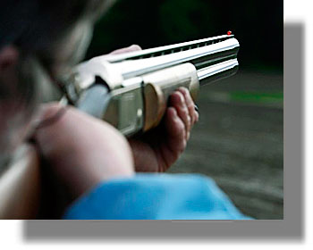 ΚΑΛΥΜΝΟΣ: Κουκουλοφόρος με καραμπίνα λήστεψε Σούπερ Μάρκετ και πυροβόλησε πολίτες!