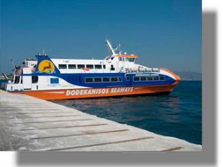 Γενναία πατριωτική απόφαση του Γιώργου Σπανού. Διακόπτει τα δρομολόγια των πλοίων του προς Μαρμαρίς