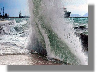 Δεμένα τα πλοία λόγω απαγορευτικού