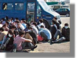 Σύλληψη 77 παράνομων μεταναστών στο Αγαθονήσι!