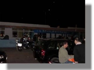 ΚΑΛΥΜΝΟΣ: Σκοτάδι στο λιμάνι κατά την χθεσινή άφιξη του «ΔΙΑΓΟΡΑΣ»