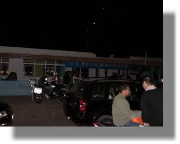 ΚΑΛΥΜΝΟΣ: Σκοτάδι στο λιμάνι κατά την χθεσινή άφιξη του «ΔΙΑΓΟΡΑΣ»