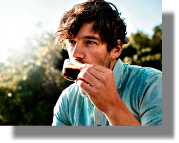 Έρευνες απενοχοποιούν τη μεγάλη ημερήσια κατανάλωση καφέ