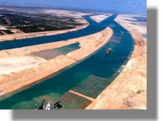 Η νέα διώρυγα του Σουέζ «απειλεί τη Μεσόγειο»