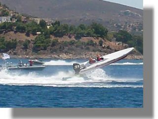 ΛΕΡΟΣ: Τραυματισμός χειριστή ταχύπλοου σκάφους [VIDEO]