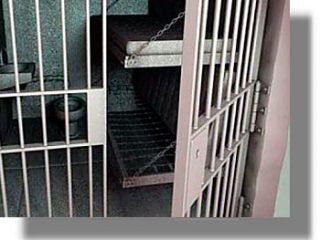 Διακινητές ξυλοκόπησαν αστυνομικό στο Καστελλόριζο και δραπέτευσαν από τα κρατητήρια