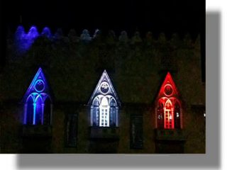 Στα χρώματα της Γαλλικής σημαίας το κτίριο της Περιφέρειας στη Ρόδο