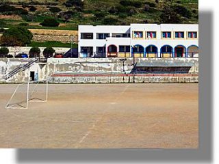 ΛΕΙΨΟΙ: Συνθετικός χλοοτάπητας τελευταίας γενιάς για το γήπεδο Λειψών από την Περιφέρεια