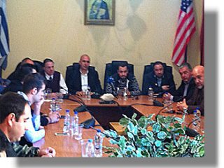 ΔΗΜΑΡΧΟΣ ΛΕΡΟΥ προς ΑΜΕΡΙΚΑΝΟΥΣ ΓΕΡΟΥΣΙΑΣΤΕΣ: &#8220;Επ’ ουδενί θα επιτραπεί να γίνει το νησί μας κέντρο κράτησης&#8221;