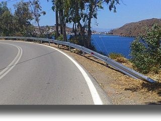 ΠΑΤΜΟΣ: Τοποθέτηση προστατευτικών στηθαίων στους δρόμους