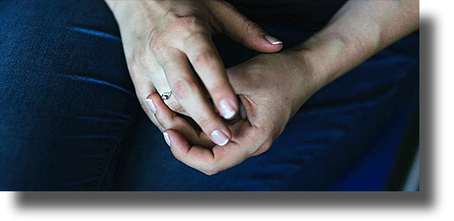 Νέα έρευνα για το «κρακ» στα δάκτυλα: Τι ανακάλυψαν επιστήμονες