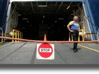 Δεμένα τα πλοία στα λιμάνια μέχρι την Παρασκευή: Συνεχίζει την απεργία η ΠΝΟ