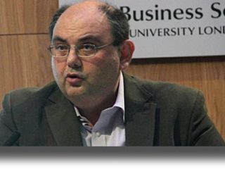 ΚΑΖΑΚΗΣ: Προσπαθούν να ανακόψουν την κατάρρευση του ευρώ με προετοιμασία για πόλεμο