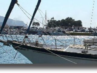 ΚΑΛΥΜΝΟΣ: Πτώση οχήματος στη θάλασσα