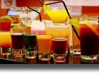 Νοθευμένα ποτά: Πώς να αναγνωρίσετε τις «μπόμπες»