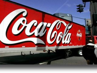 To πρώτο αλκοολούχο ποτό στην ιστορία της λανσάρει η Coca-Cola