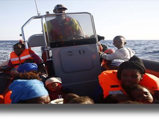 Ένας ψαράς από τη Λέρο σώζει μετανάστες στην Μεσόγειο [VIDEO]