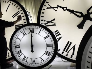 Αλλαγή ώρας: Πότε γυρνάμε τα ρολόγια πίσω για να περάσουμε στην χειμερινή