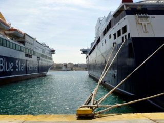 Εν ισχύ το απαγορευτικό: Πώς διαμορφώνονται τα δρομολόγια των πλοίων της Blue Star Ferries