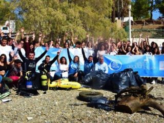 ΛΕΡΟΣ: Περισσότερα από 600 κιλά σκουπίδια έβγαλαν από παραλία της Λέρου 55 μαθητές Λυκείου και δύτες