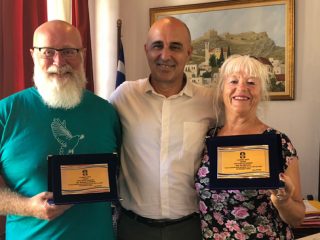 ΛΕΡΟΣ: Ζευγάρι Δανών τουριστών τίμησε ο Δήμαρχος