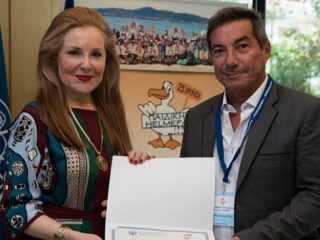 Λέρος: Τιμητική βράβευση του εκπαιδευτικού κ. Ι. Διαμαντάρα από την Helmepa junior