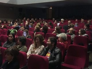 Λέρος: Με επιτυχία η προβολή της θεατρικής παράστασης “Απόψε Αυτοσχεδιάζουμε”