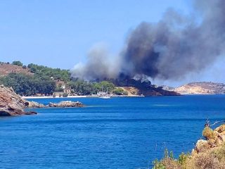 Λέρος: Μεγάλη πυρκαγιά ξέσπασε στην περιοχή της Μερικιάς