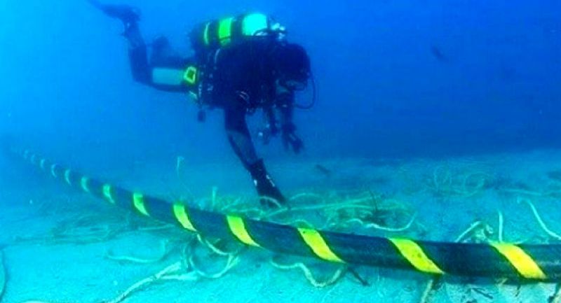 Ρεύμα με υποβρύχια καλώδια σε όλα τα νησιά