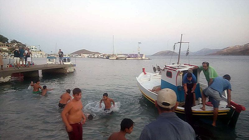 Λέρος: Πλήθος κόσμου στη «Γιορτή της Τράτας – Ψαρά» στο Παντέλι