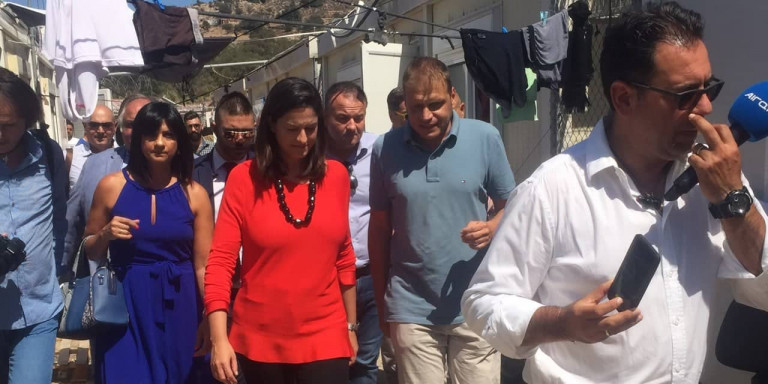 Υπουργός Παιδείας: Συγκινητική η προσπάθεια των εκπαιδευτικών στη Λέρο να στηρίξουν τα παιδιά προσφύγων