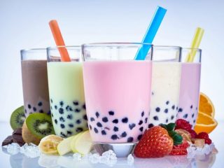 5 ροφήματα που σε βοηθούν να δροσιστείς εν μέσω καύσωνα