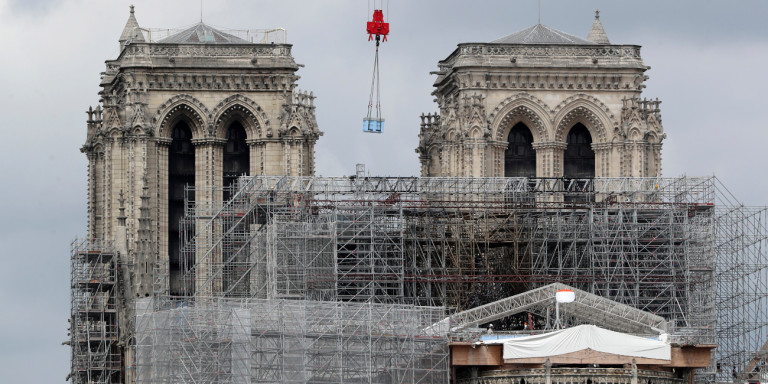 Γαλλία: Η Παναγία των Παρισίων θα ξαναχτιστεί όπως ήταν πριν από την πυρκαγιά -Στην παλιά της αίγλη