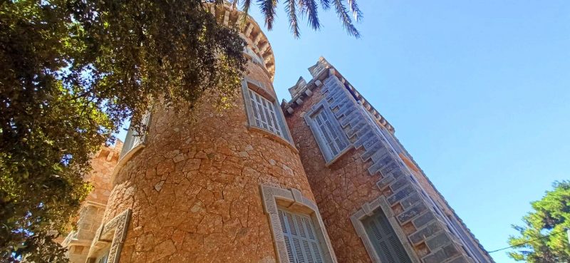 Μήνυση κατά αγνώστων για βανδαλισμούς υπέβαλε ο Δήμαρχος Λέρου &#8211; Κατέστρεψαν τον φωτισμό στον Πύργο Μπελλένη