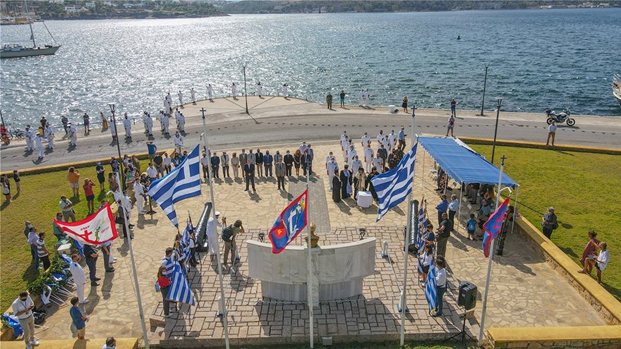 Λέρος: Η τελετή για την 77η επέτειο από τη βύθιση του αντιτορπιλικού «Βασίλισσα Όλγα»