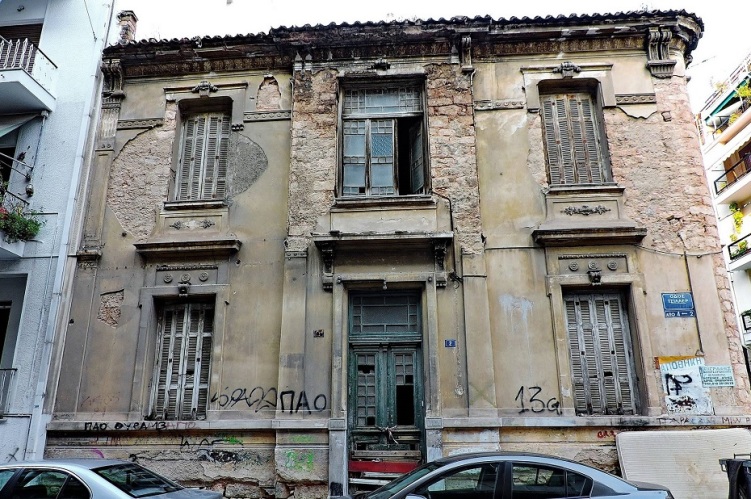 Οι Δήμοι “με χρηματοδότηση από το Δημόσιο” θα αναλάβουν την κατεδάφιση των ετοιμόρροπων κτιρίων