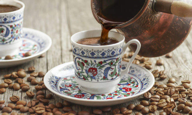 Δυνητικά κακός για την υγεία ο ελληνικός καφές: Τι έδειξε έρευνα για το φιλτράρισμα του καφέ
