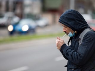 Κορωνοϊός: Τι ανακαλύφθηκε για τους καπνιστές ανάλογα με το πόσα τσιγάρα έκαναν την ημέρα