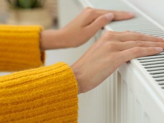 Παγωμένα δάχτυλα: Ποιες παθήσεις υποδεικνύει το σύμπτωμα