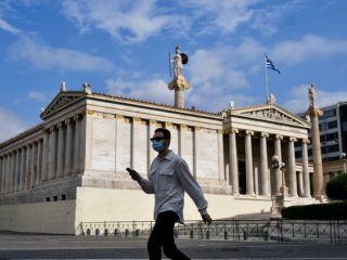 Κορωνοϊός : Ο φόβος της έκρηξης κρουσμάτων βάζει στον πάγκο την άρση των μέτρων – Τα στοιχεία που τρομάζουν τους ειδικούς