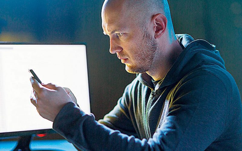 «Καταιγίδα» κακόβουλων συναλλαγών σε κινητά