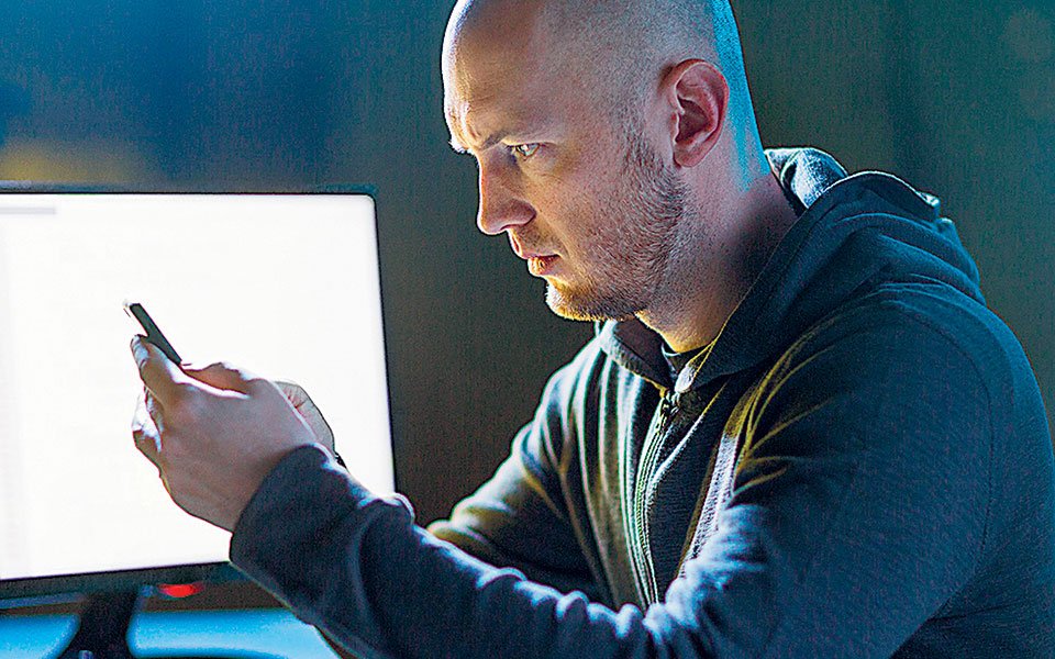 «Καταιγίδα» κακόβουλων συναλλαγών σε κινητά