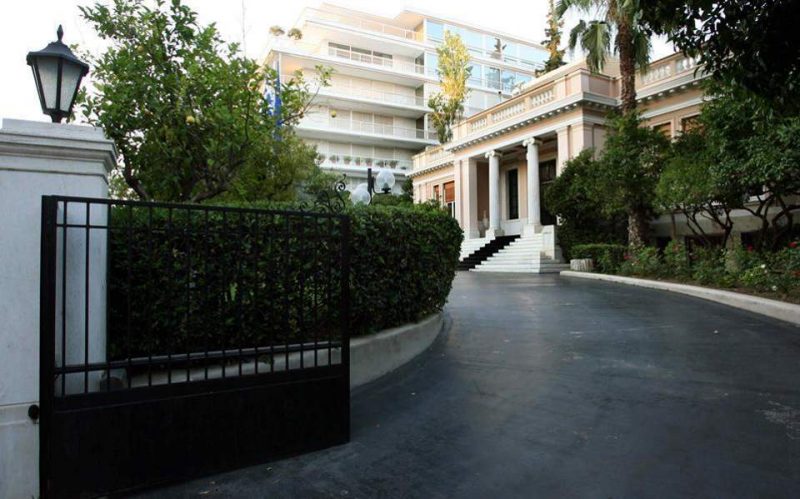 Lockdown: Τα μεγάλα διλήμματα του ανοίγματος