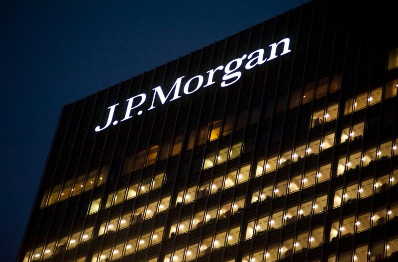 JPMorgan: Έρχονται πολλαπλές έξοδοι στις αγορές από τις ελληνικές τράπεζες έως το 2022