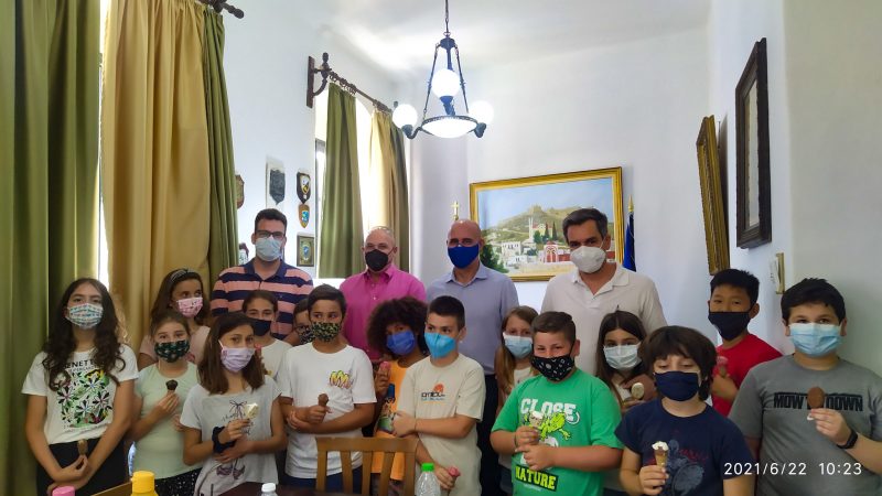 Επίσκεψη μαθητών της Δ&#8217;1 τάξης του Δημοτικού Σχολείου Αγ. Μαρίνας στον Δήμαρχο Λέρου