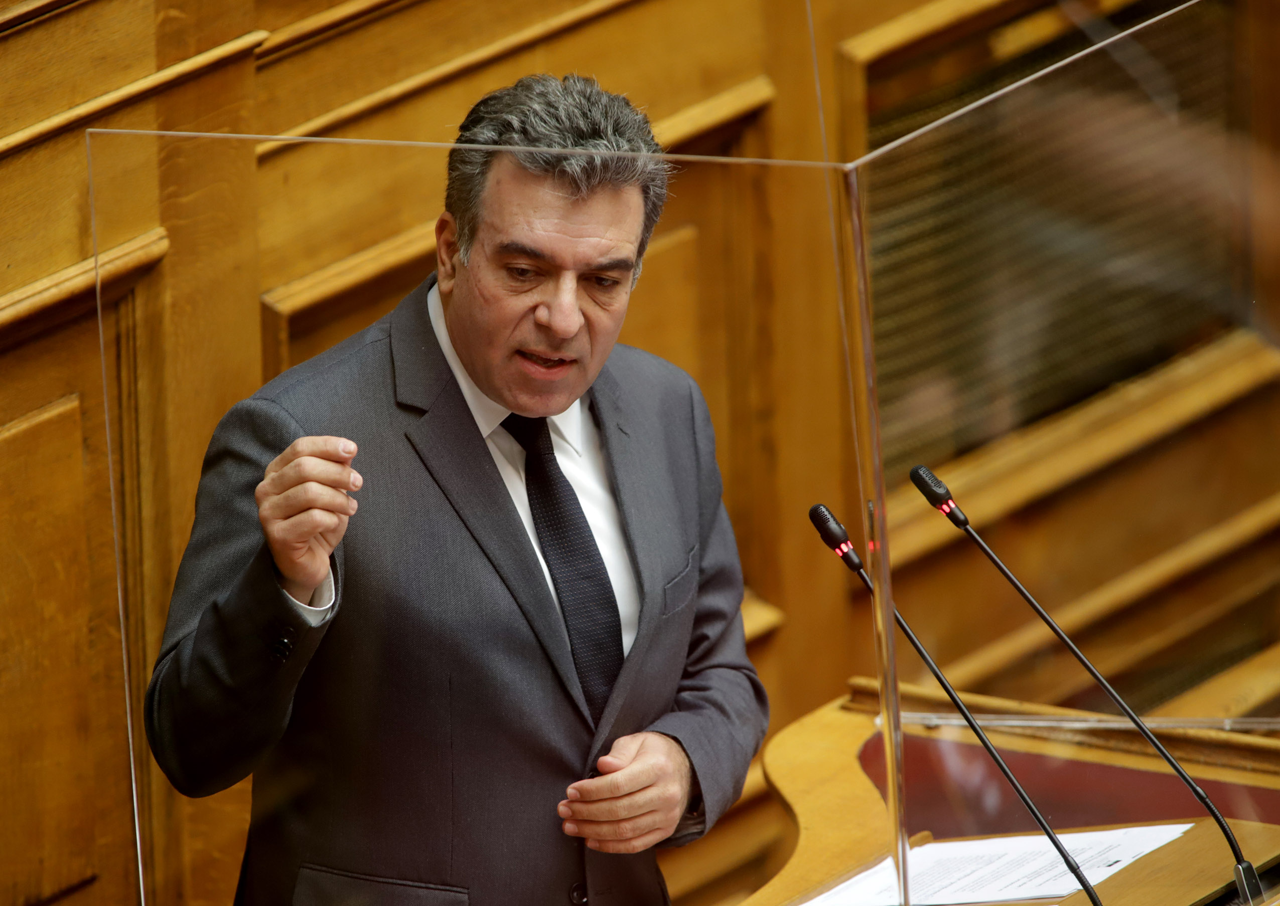 Παρέμβαση του Μάνου Κόνσολα για τη βελτίωση των κτιριακών υποδομών του αεροδρομίου της Λέρου